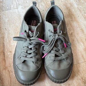 SKECHERS Street Los Angeles Olive Green Canvas Sneakers Style 155388 Women’s 8.5